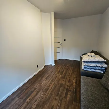 New Old Town - 60m2 - 4 Beds - Lift - Balcony Apartment *